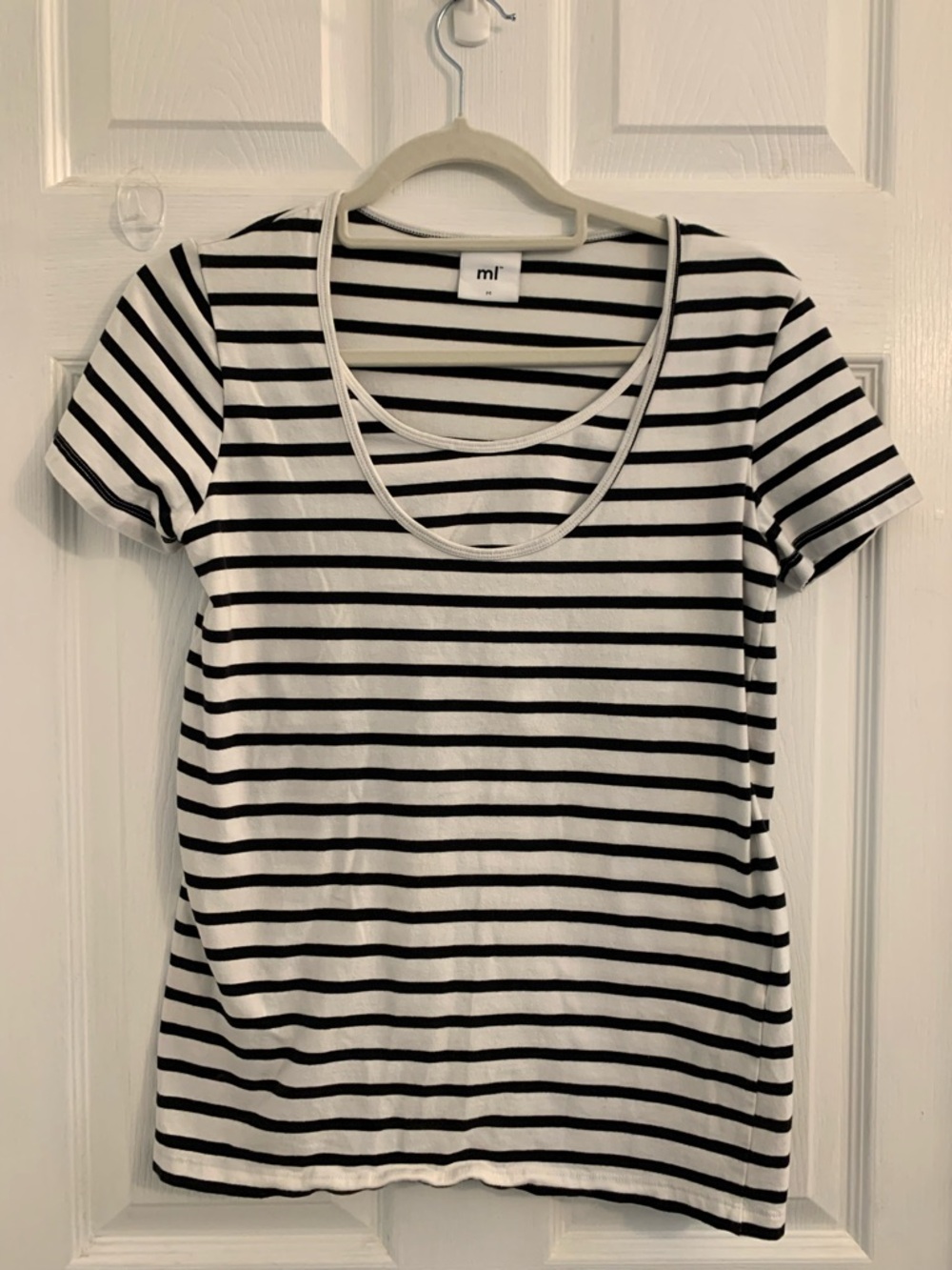 Striped Scoop Neck Short Sleeve Top - Black & White. Size medium $10